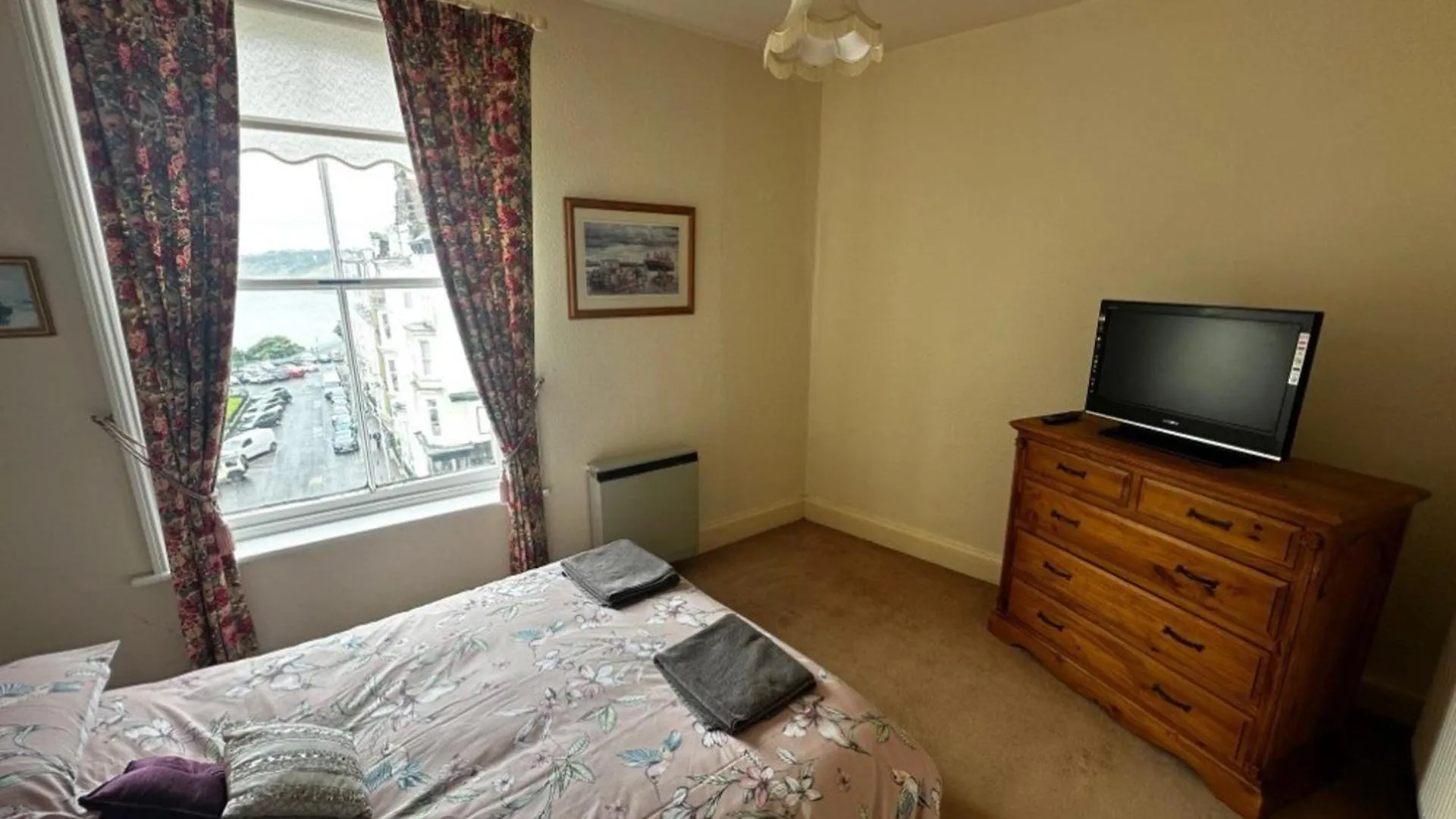 Scarborough - 4 Beds - Sea View - Pet Friendly Apartment