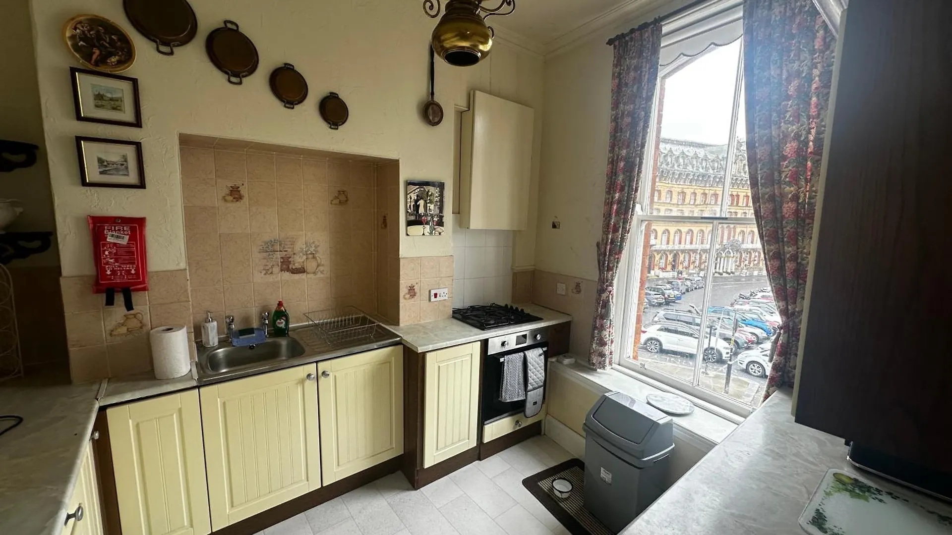 Scarborough - 4 Beds - Sea View - Pet Friendly Apartment